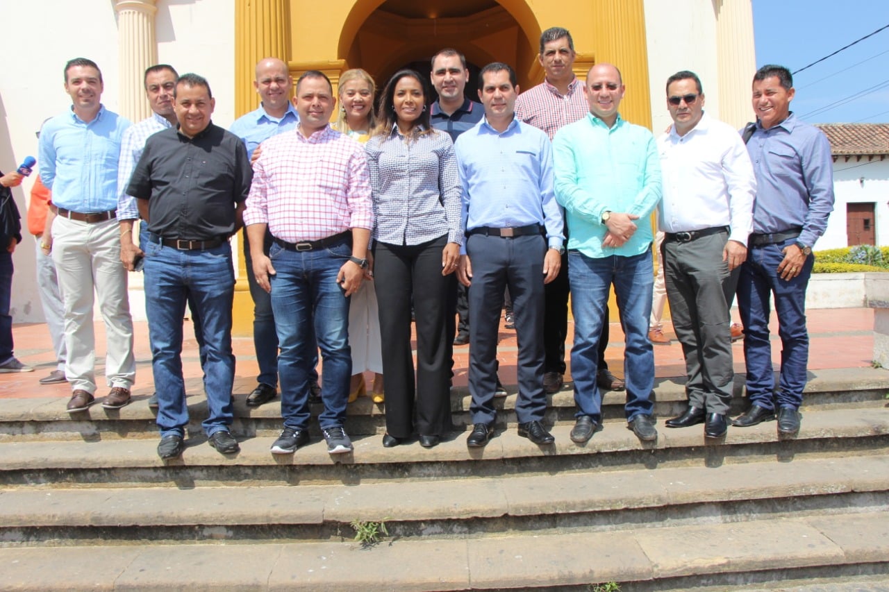 Ministra de Cultura felicita a los alcaldes por el trabajo territorial