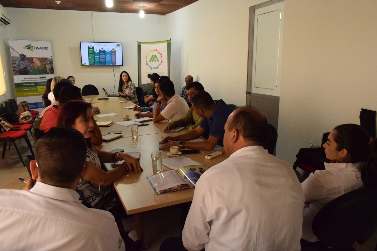 Alcaldes electos conocen la oferta institucional de FINAGRO