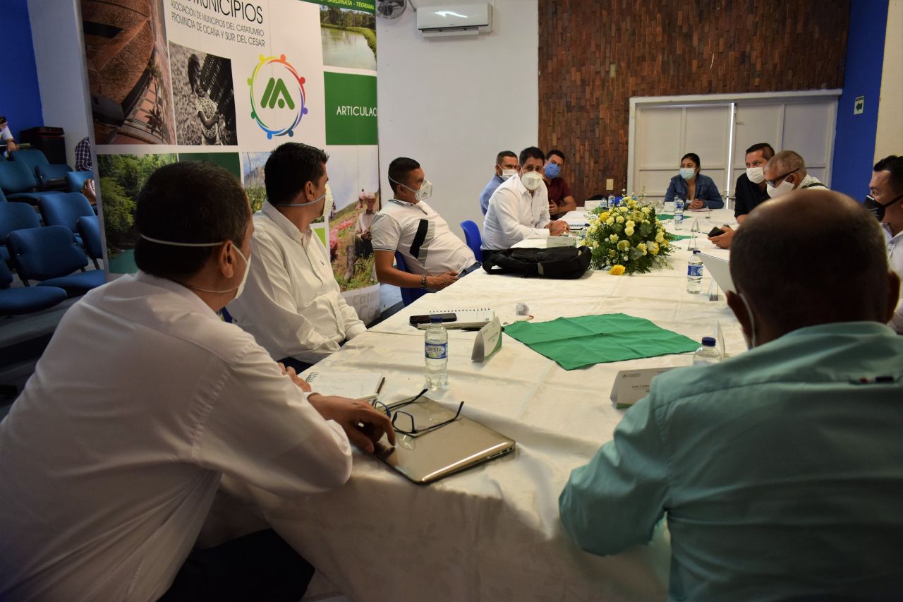 Mandatarios municipales participan en asamblea general de Asomunicipios
