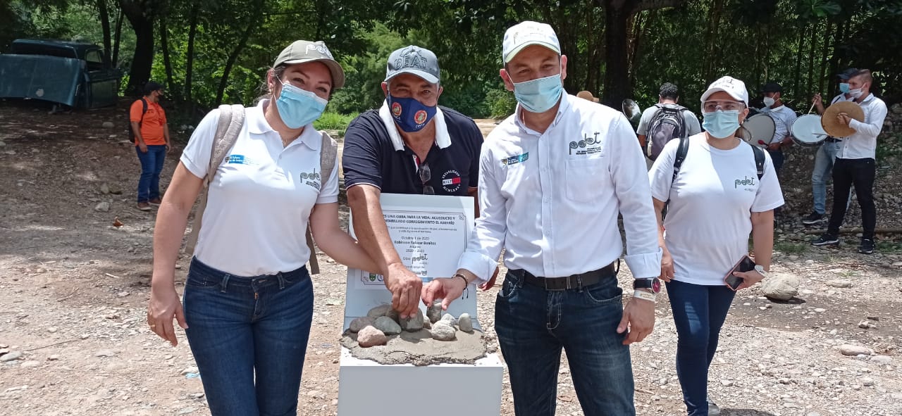 Primera piedra para que comunidades rurales en Teorama puedan tener agua potable