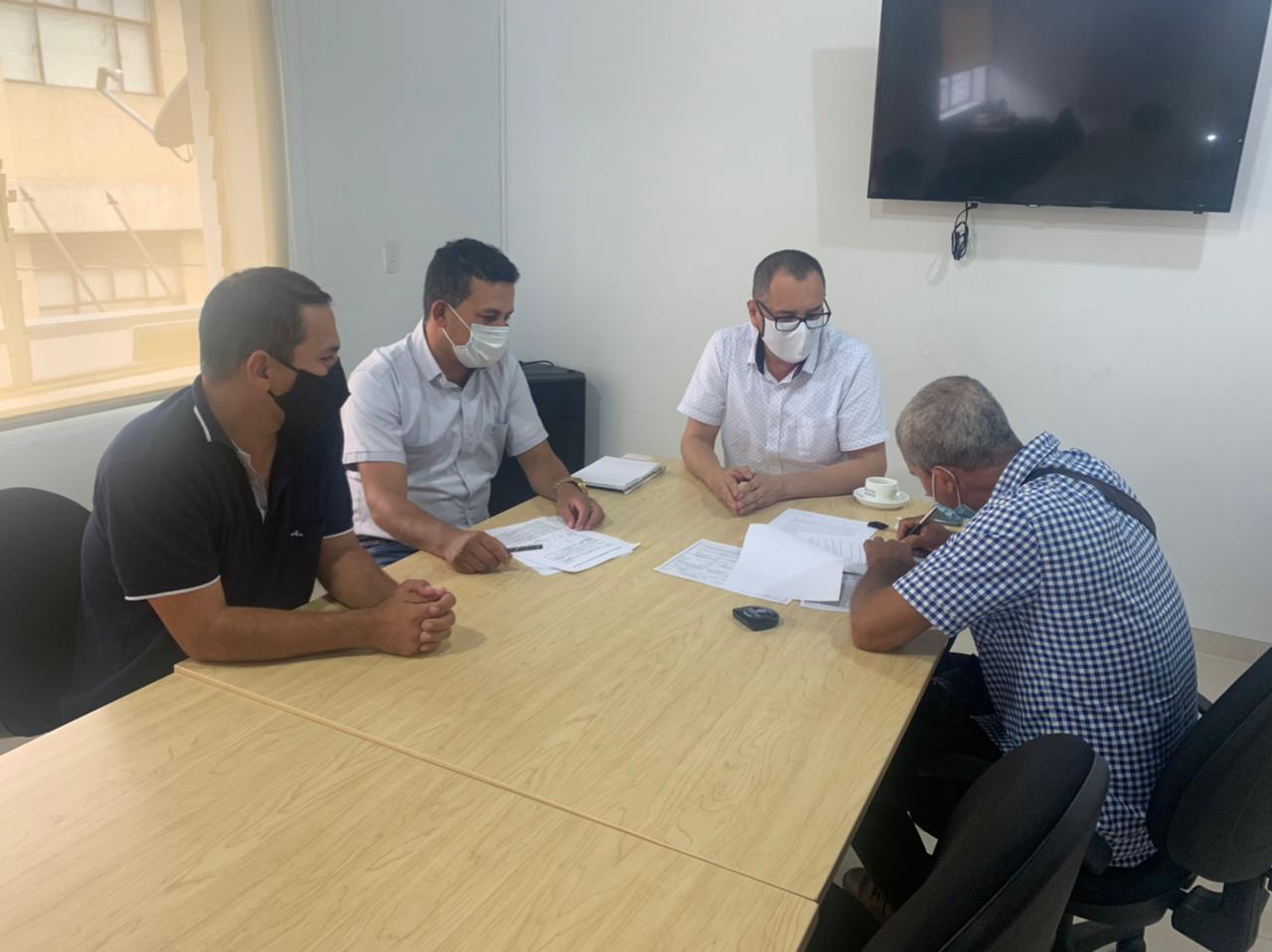 Productores del municipio de Cáchira beneficiados con vehículos para el transporte de alimentos