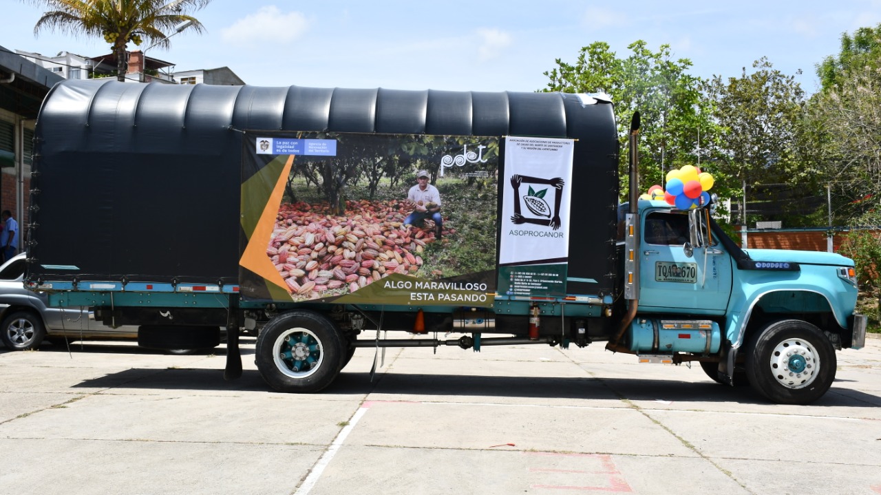 Productores de cacao beneficiados con la alianza de la Compañía Nacional de Chocolates