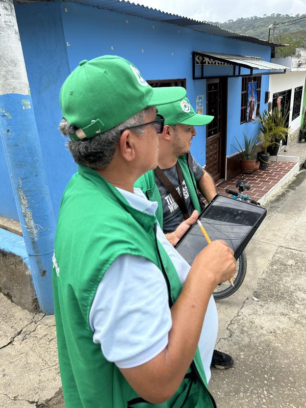 Visita a ciudadano con documentos